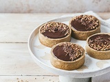 Tartelettes vegan chocolat-praliné, sarrasin et tonka