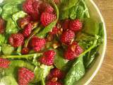 Salade de framboises, épinard et noix de cajou