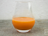 Jus de carotte, orange, poire, pomme et gingembre