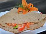 Galette de sarrasin et sa salade fraîche à la truite fumée