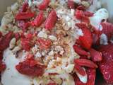 Perle de lait vanille, fraises, baies de gojy, amandes, noix, noisettes