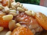 Tajine de poulet aux abricots et pignons