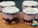 Eton Mess aux fruits rouges dans un bocal