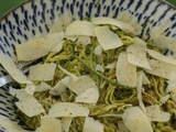 Spaghettis de courgettes crues au pesto de fanes de carottes