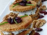 Millefeuille au roquefort pain d'epice noix cranberries