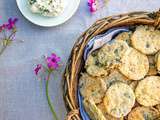 Crackers aux graines et fromage frais aux fleurs de saison