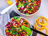 Salade d’hiver aux légumes rôtis, riz rouge & noix de cajou caramélisées