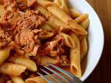 Penne au thon, à la crème et tomate