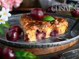 Gâteau suédois aux cerises et amandes caramélisées