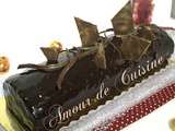 Génoise bûche chocolat de noël ou réveillon au glaçage miroir au chocolat