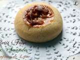 Petits fours aux amandes et confiture de lait