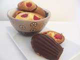 Madeleines aux framboises en coque de chocolat