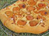 Fougasse aux abricots, miel, romarin et amandes