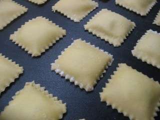 Raviolis à la ricotta et au gorgonzola, sauce aux noix et à la sauge