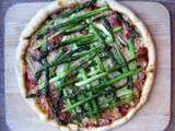 Pizza aux asperges et au bacon