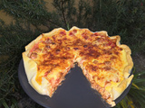 Quiche aux saucisses Knacki, moutarde et coulis de tomate