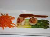 Saint Jacques sur lit d'asperges, carottes au jus d'orange