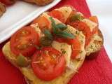 Tartines au thon, tomates cerises et basilic