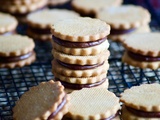 Biscuits sablés fourrés au chocolat noisettes