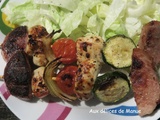 Brochettes de poulet au saucisson à l'ail, courgette et tomates cerises