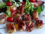 Brochettes de poulet roulé à la poitrine fumée