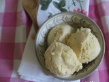 Glace à la pêche et lait concentré non sucré