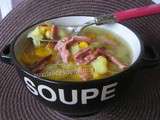 Soupe aux poireaux, carottes, haricots blancs et bacon