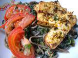 Tofu mariné au citron et herbes, nouilles soba aux épinards