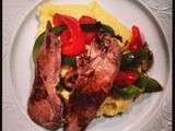 Polenta crémeuse, légumes poêlés et aiguillettes de canard