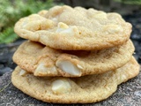 Biscuits au chocolat blanc et aux noix de macadam