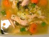 Bouillon de poulet aux légumes et pommes de terre