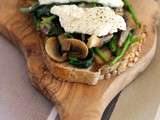 Tartine d'épinards, champignons et fromage de brebis