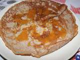 Crêpes complètes au sarrasin et au lait d'amande, caramel au beurre salé