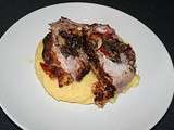 Cuisse de dinde farcie au lard et aux épices, polenta