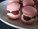 Macaron à la framboise, ganache au chocolat blanc