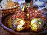 Tajine de bar aux oignons et raisins secs