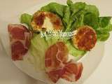 Babybel frits coulants sur nid de salade et sa coppa