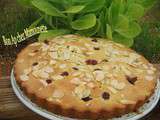 Gâteau aux fraises et framboises du jardin aux amandes effilées