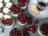 Panna cotta au yaourt de brebis, compotée de cerises noires au piment d’Espelette