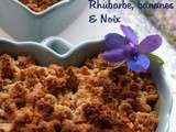 Crumble à la rhubarbe, banane et noix