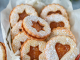 Sablés de Noël à la confiture, pommes et caramel beurre salé