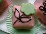 Bouchees a la pate d'amande - fondant fancies