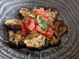 Aubergines grillées et sauce tomates épicées