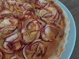 Tarte à la crème d'amande et aux fleurs de pommes