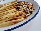 Asperges rôties aux câpres, amandes et à l’aneth