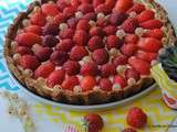 Tarte aux fraises et groseilles blanches (pâte aux speculoos et crème au mascarpone)