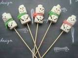 Brochette de bonhomme de neige en chamallows