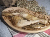 Cuisses de poulet cuites au foin