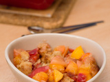 Crumble d’été aux pêches jaunes et blanches