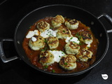 Boulettes de poulet à la ricotta et au citron, sauce tomate aux herbes